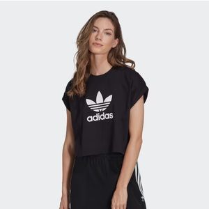 ADICOLOR CLASSICS SHORT TREFOIL TEE
cropped adidas tee shirt black and white